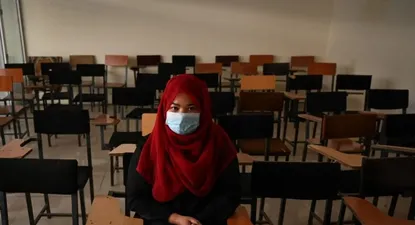 Las mujeres tendrán que salir cinco minutos antes que los hombres
