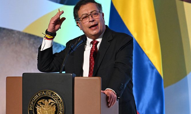 Petro suspende negociación con el ELN y lo acusa de cometer crímenes de guerra: el pobre balance del plan de paz en Colombia