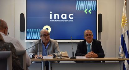 Gastón Scayola asumió como presidente del INAC, acompañado por el ministro Alfredo Fratti.