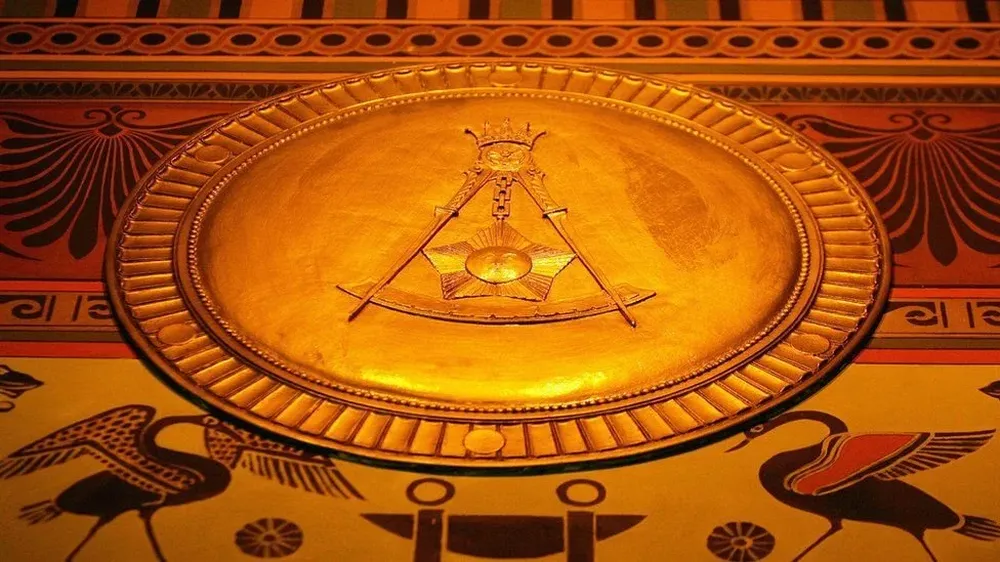 Aunque originalmente era una sociedad secreta, la masonería intenta combatir la falta de transparencia con la que históricamente se la asoció.