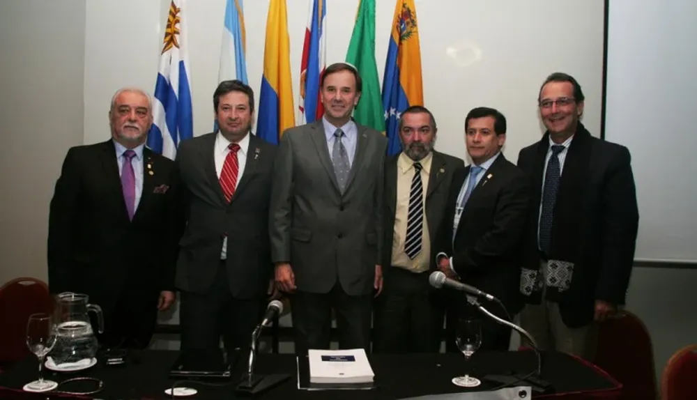 Mario Stefanoli acompañado de algunos invitados que realizaron exposiciones en la edición 2013