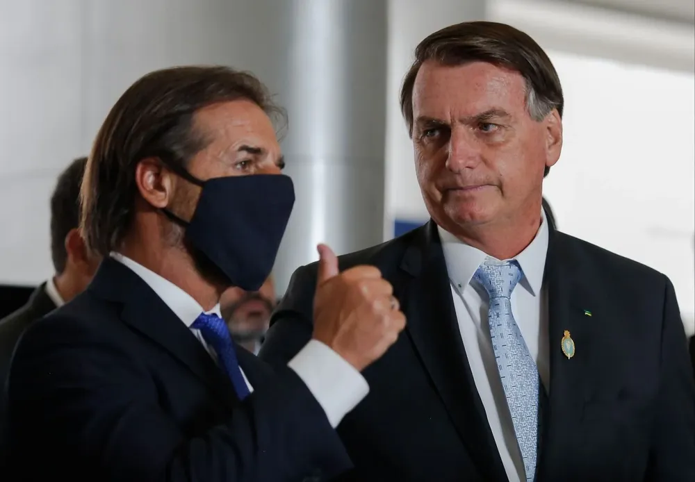 El presidente Luis Lacalle Pou en su visita a Jair Bolsonaro en febrero de 2021