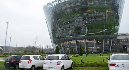 El retorno a las oficinas, el futuro de sus plantillas y los salarios en 25 subsidiarias de multinacionales