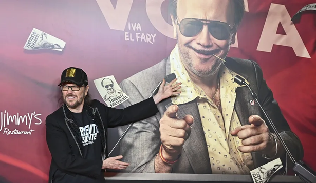 Santiago Segura junto a su personaje más famoso, José Luis Torrente.