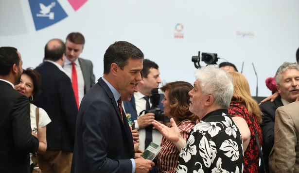 Pedro Sánchez y Pedro Almodóvar