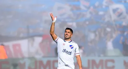 Suárez con la camiseta blanca 2022