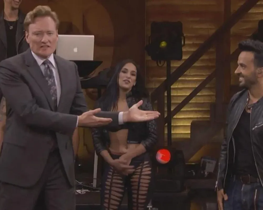 Conan OBrien y Luis Fonsi en Conan