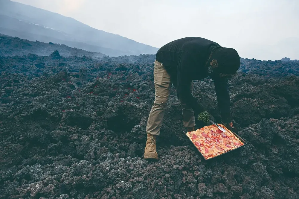 David García prepara su pizza volcánica