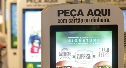 Pantallas táctiles operativas en Brasil. Gentileza McDonald´s - Henrique Schaumann