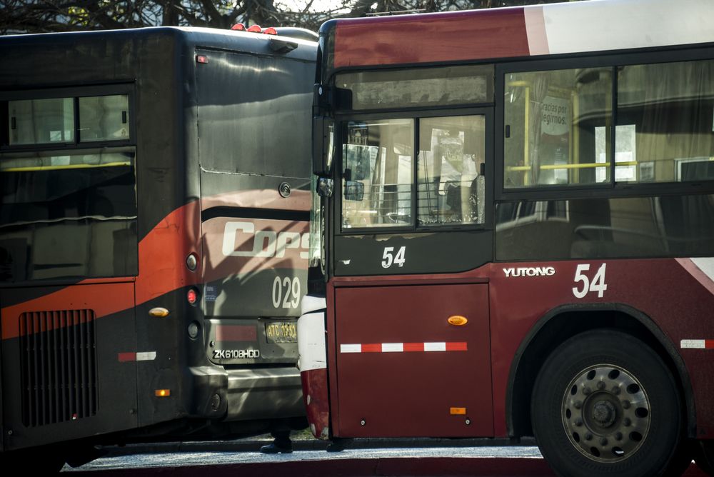 Una joven está grave luego de ser chocada por un ómnibus de Copsa