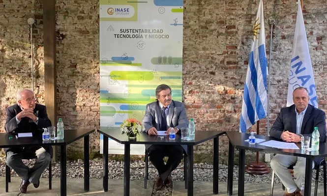 Pedro Queheille, Carlos María Uriarte y Álvaro Nuñez durante el acto de asunción.