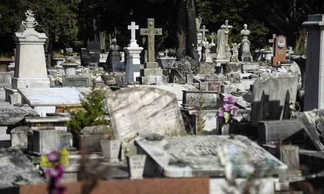 ¿Cuál es el precio de morir en Uruguay?: servicios fúnebres particulares van de $ 40.000 a $ 3 millones, qué ofrece la Intendencia y qué recomiendan los que conviven con el duelo