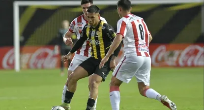 Peñarol y River empataron 1-1 en el Campeón del Siglo