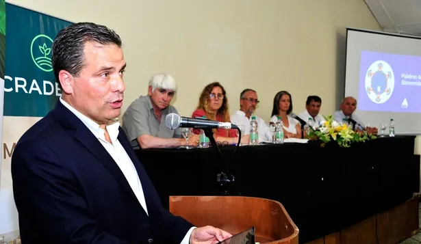 El presidente del BROU realizó el anuncio frente a socios de CAF y miembros del gobierno.