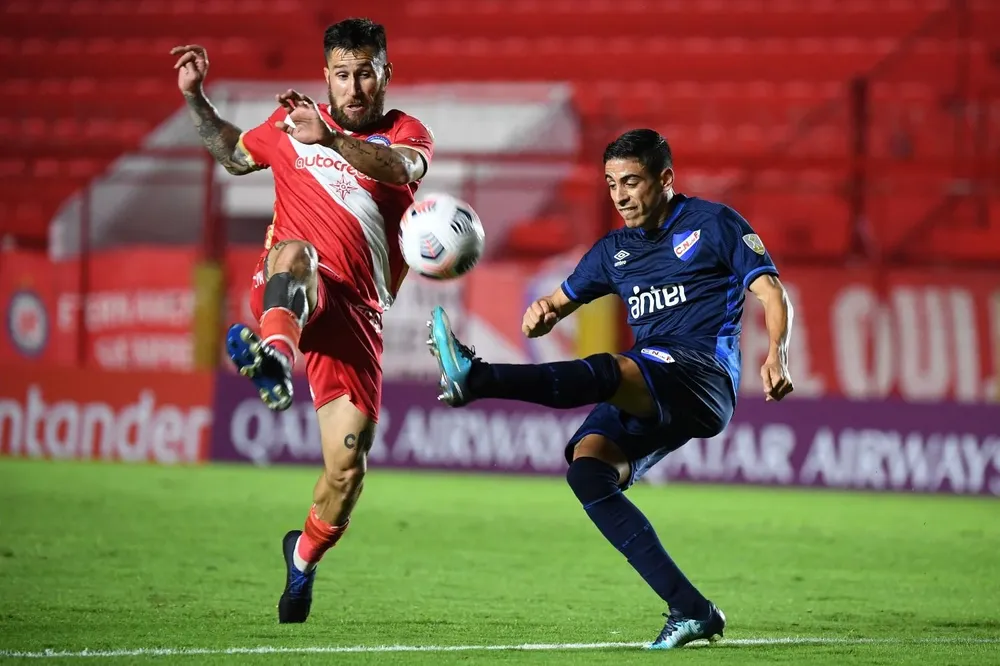 Cándido se consolida en la banda izquierda