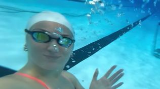 Nicole Frank en el agua de la piscina olímpica de París 2024