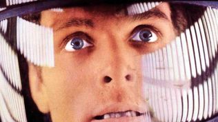 El astronauta David Bowman, interpretado por Keir Dullea, debe enfrentarse a una IA  que opera por su propia cuenta.