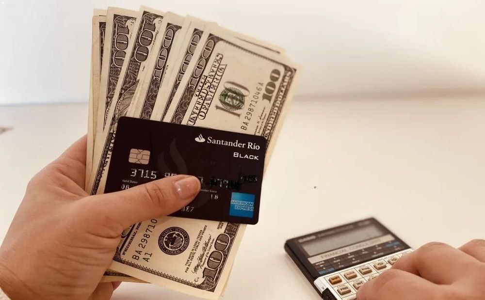 Fijan el dólar ahorro y tarjeta al borde de los $1000 con más impuestos