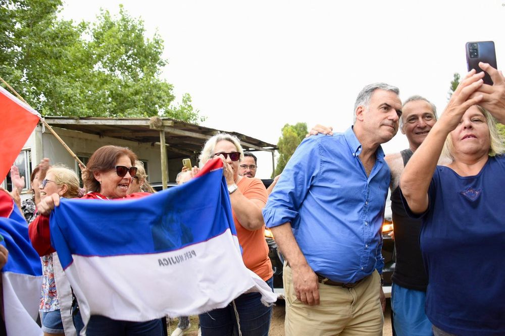 Yamandú Orsi visitó a José Mujica en su chacra de Rincón del Cerro en su primer día como presidente electo