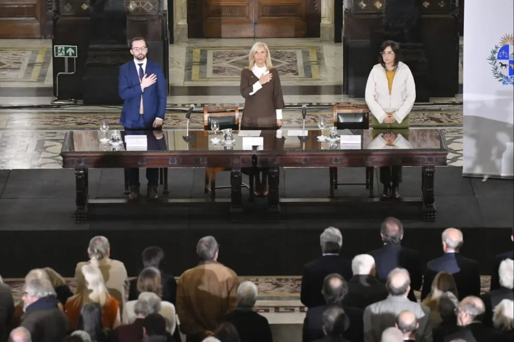 Acto fue encabezado por Argimón y Albertoni por el gobierno