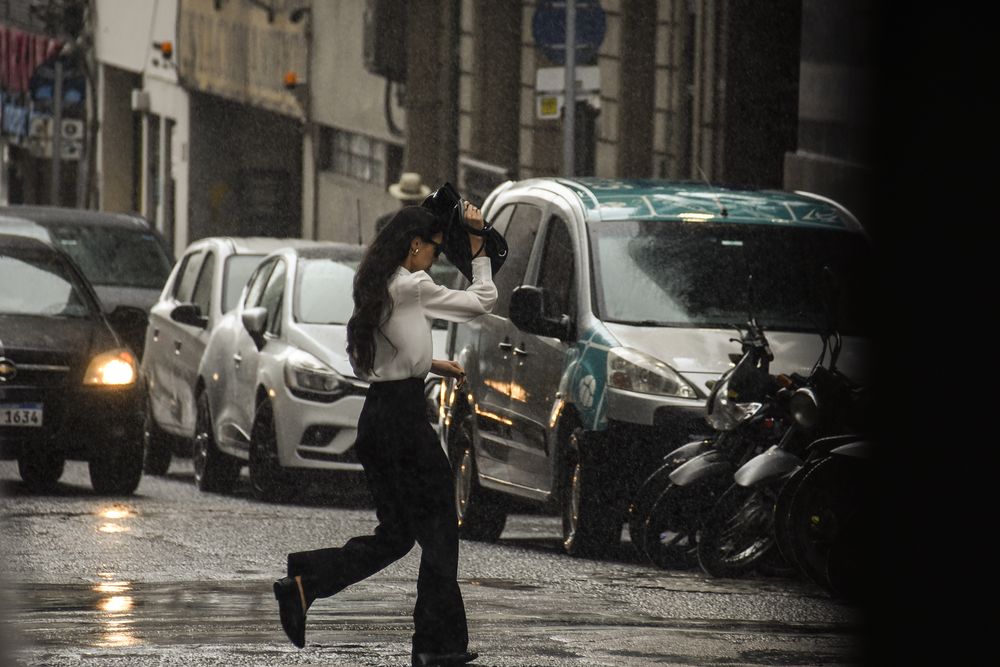 20250408 Lluvia, frio, mal tiempo, estado del tiempo.