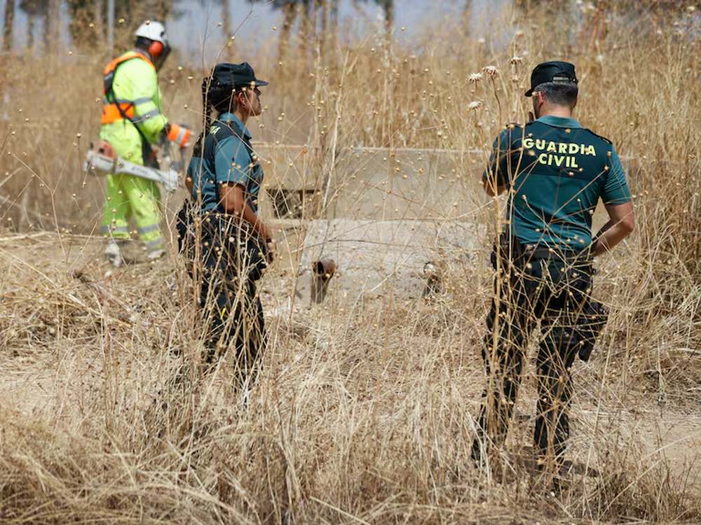 La Guardia Civil en la búsqueda del arma del crimen.