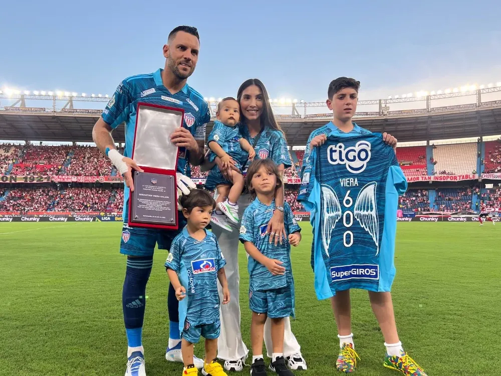 Sebastián Viera y su familia celebraron los 600 partidos del arquero en Junior de Barranquilla