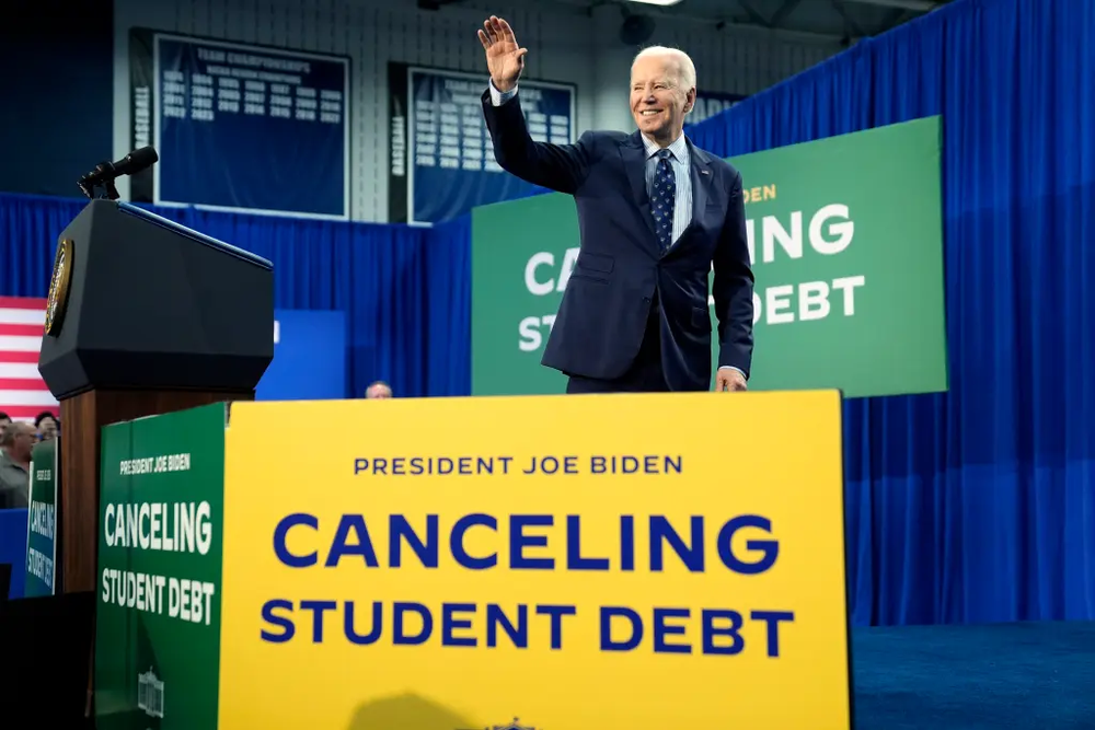 Desde que asumió, Biden implementó una serie de medidas para condonar deudas estudiantiles