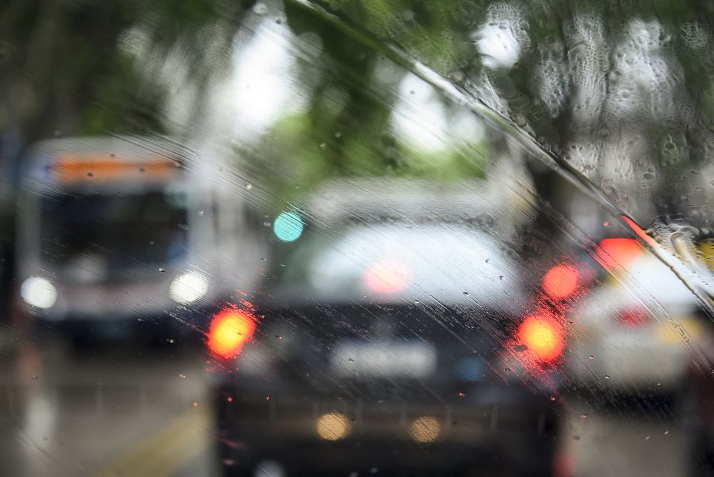 20241025 Lluvia, autos, tansito, mal tiempo, estado del tiempo.