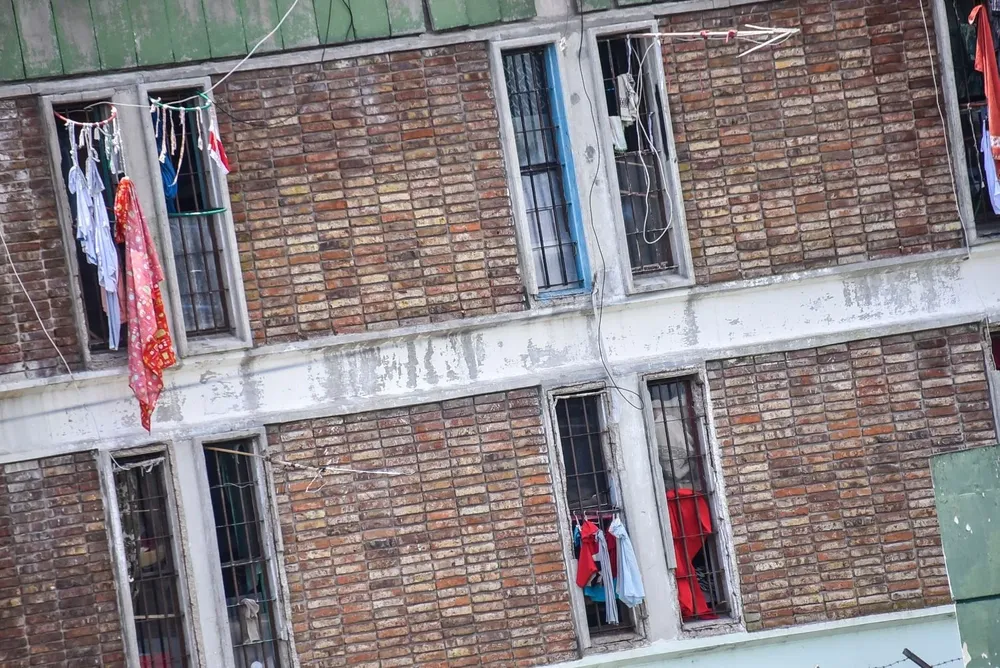 Hay dos reclusos que se encuentran internados en el Cenaque, luego del incendio en las celdas del exCocmar