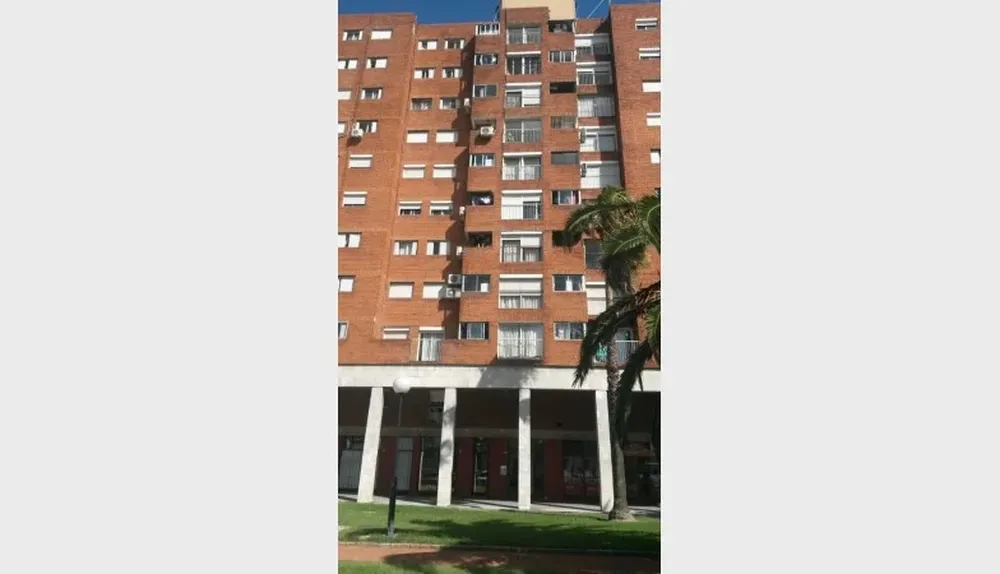 Fachada del edificio donde se encuentra el inmueble a rematarse