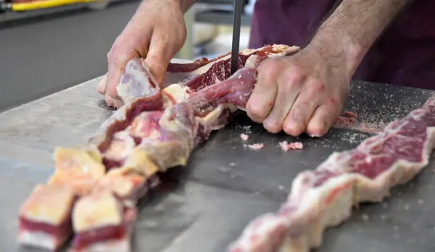 El precio del asado al público prácticamente no ha bajado.