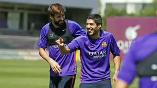 Luis Suárez junto a Gerard Piqué