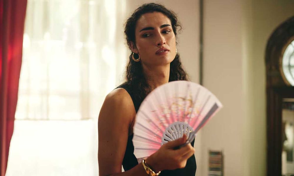 La actriz española Mina Serrano interpreta a Cris Miró en la serie de Flow y TNT.&nbsp;