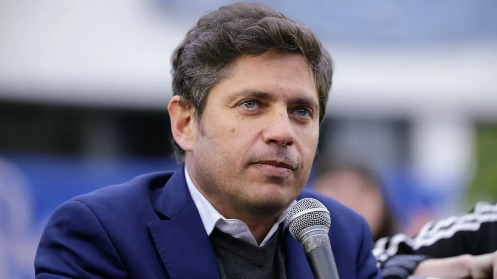 Axel Kicillof desafía a Javier Milei y evalúa un cambio en las elecciones  bonaerenses