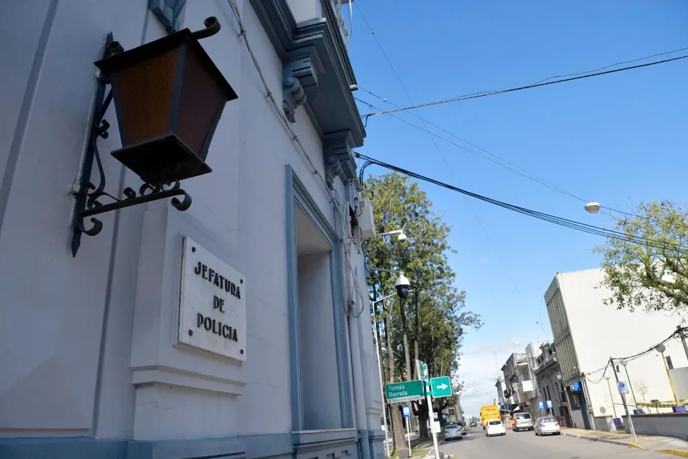 Desde el hospital al que ingresó la víctima, contactaron a Jefatura, al ser una muerte violenta