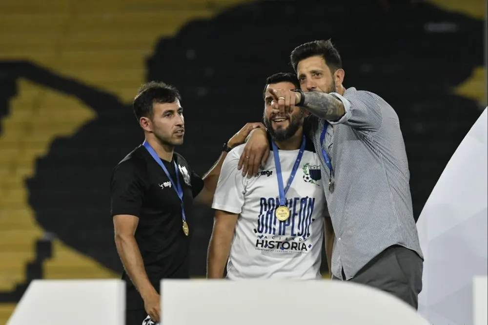 Mauricio Ferraro junto a Bava y Victorino