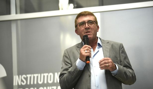 Instituto de Colonización le reclama a su propio presidente que debe aportes al BPS y que no presentó final de obra por vivienda en que es colono