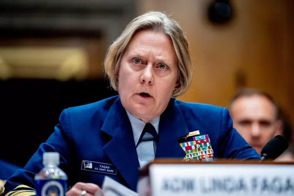 La Comandante de la Guardia Costera de EE.UU., Almirante Linda Fagan, habla durante una audiencia en Washington, D.C., el 11 de junio de 2024.