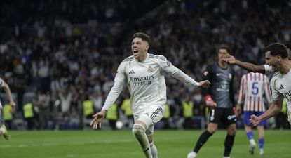 El mediocampista de Real Madrid Federico Valverde celebra tras marcar el 2-1, durante el partido de la jornada 29 de LaLiga que Real Madrid y Atlético de Madrid por LaLiga de España
