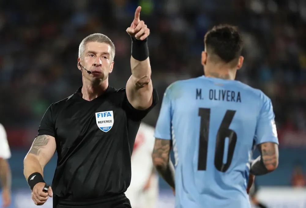El brasileño Anderson Daronco arbitró Uruguay-Perú