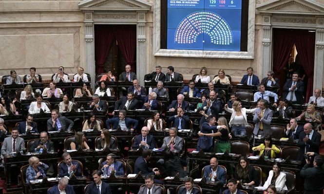 Diputados aprobó el DNU que habilita el acuerdo con el FMI: el oficialismo se impuso con apoyos clave