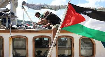 Barco de la flotilla que viaja a Gaza