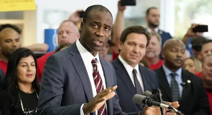 Polémica en Florida: el estado busca ser el primero de EEUU en eliminar las vacunas obligatorias en colegios