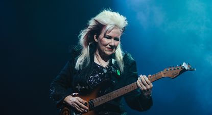 Jennifer Batten en This is Michael