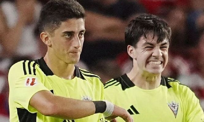 Gonzalo Petit celebra su primer gol para Mirandés de España