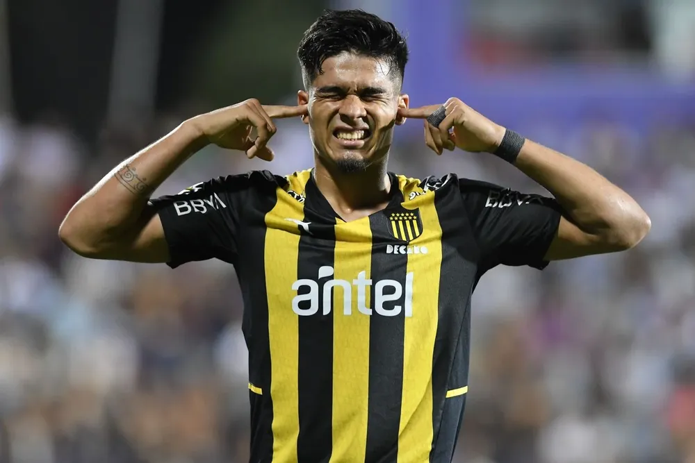 Matías Arezo sigue a un ritmo goleador impresionante en Peñarol