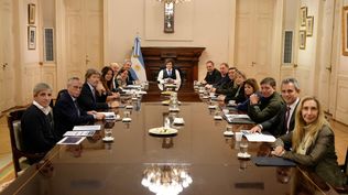 Javier Milei suspendió la reunión de Gabinete: se reunió con Manuel Adorni y Pablo Quirno en Olivos