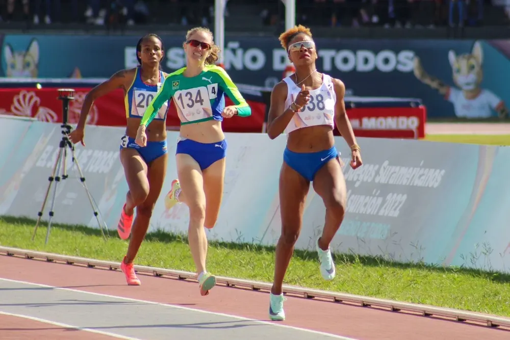 Déborah Rodríguez celebró el triunfo y el oro en los 800 metros en el último día de los Juegos Odesur