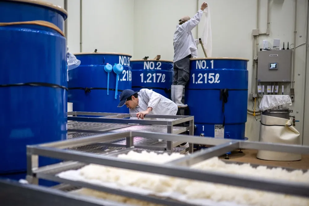 Toneles con agua radiactiva de la central nuclear.